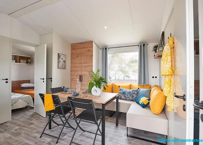 Camping Paradis Sol A Gogo * サンティレール・ド・リエ